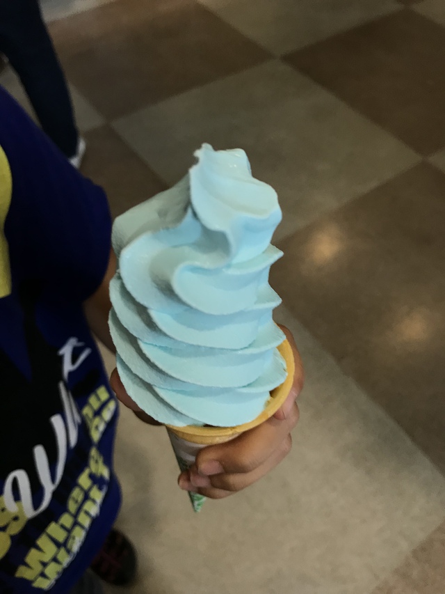 積丹ブルーのソフトクリーム。ミント味。